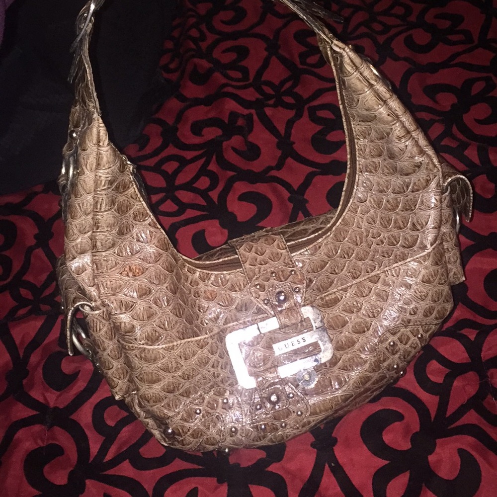 Guess bag ova the shoulders